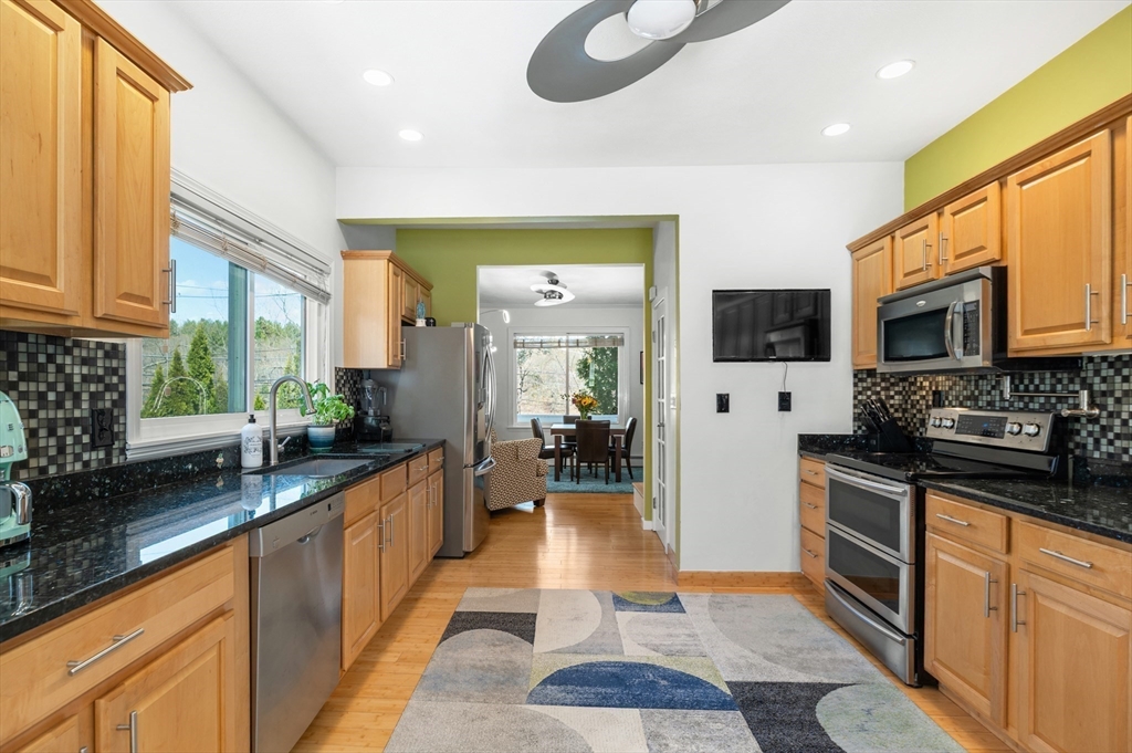 765 Walnut Street Lynnfield, MA 01940 - Photo 5 of 28