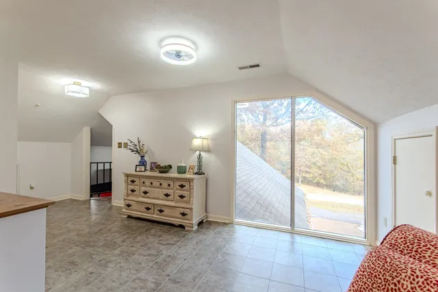 a view of livingroom with furniture