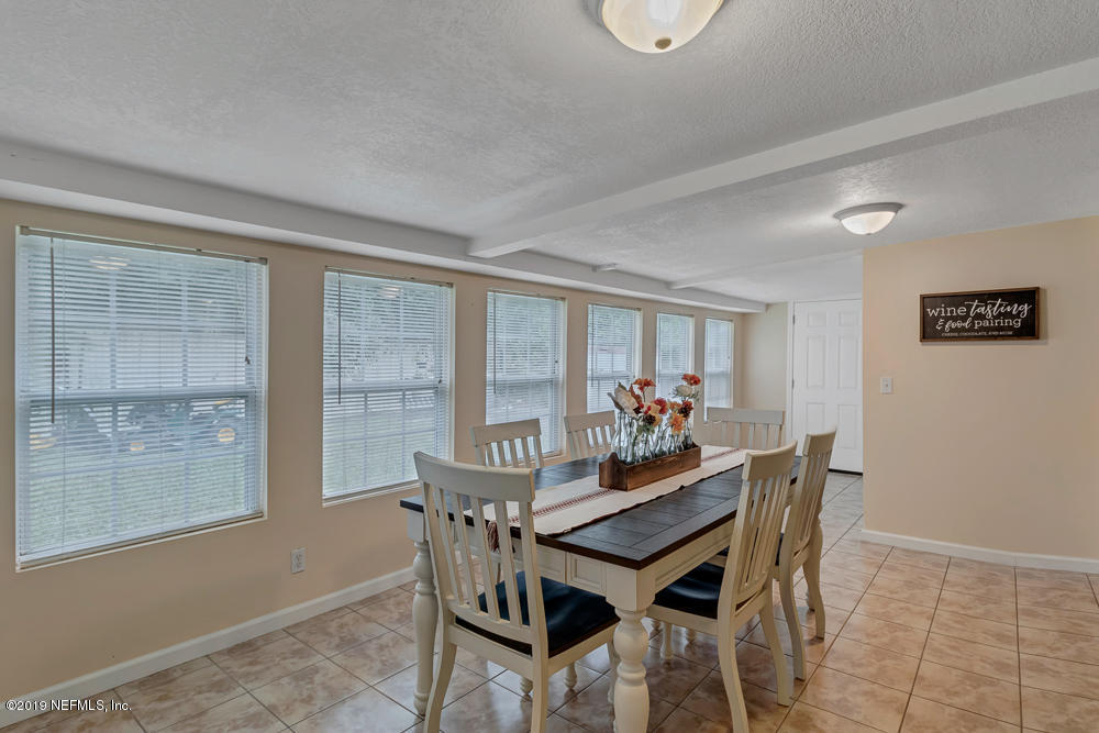 6026 Temple Road Jacksonville, FL 32217 - Photo 11 of 13 a view of a dining room with furniture and a potted plant
