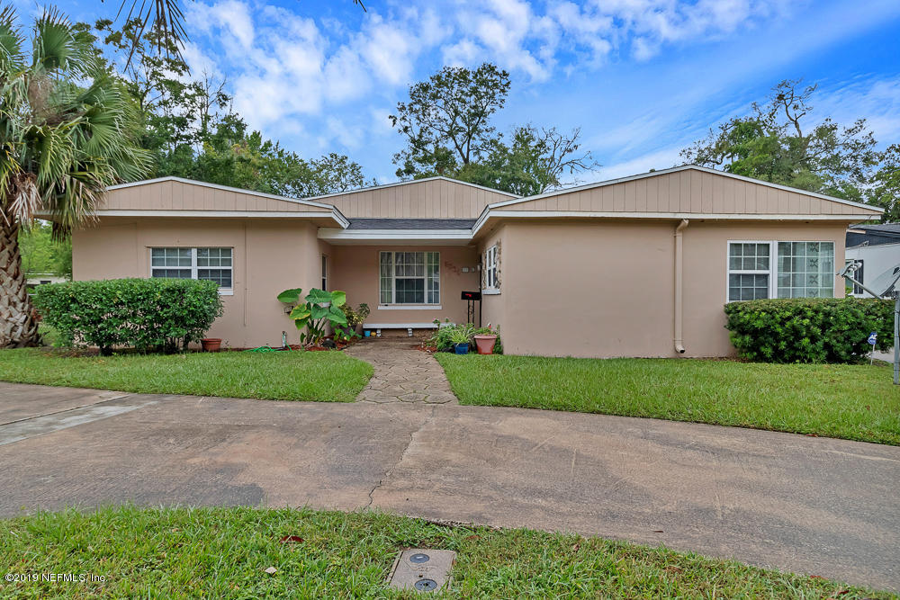 6026 Temple Road Jacksonville, FL 32217 - Photo 2 of 13 a front view of a house with a garden