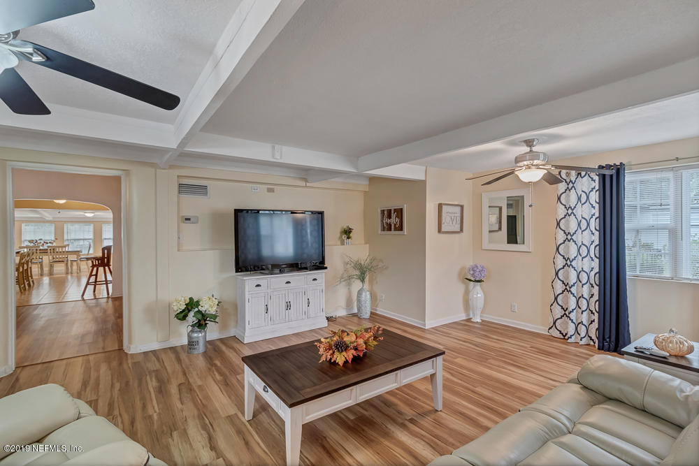 6026 Temple Road Jacksonville, FL 32217 - Photo 3 of 13 a living room with furniture and a flat screen tv
