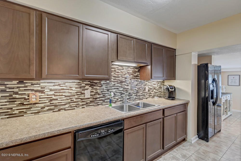 6026 Temple Road Jacksonville, FL 32217 - Photo 7 of 13 a kitchen with a sink and cabinets