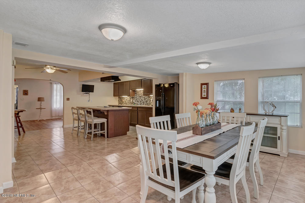 6026 Temple Road Jacksonville, FL 32217 - Photo 10 of 13 a view of a dining room with furniture