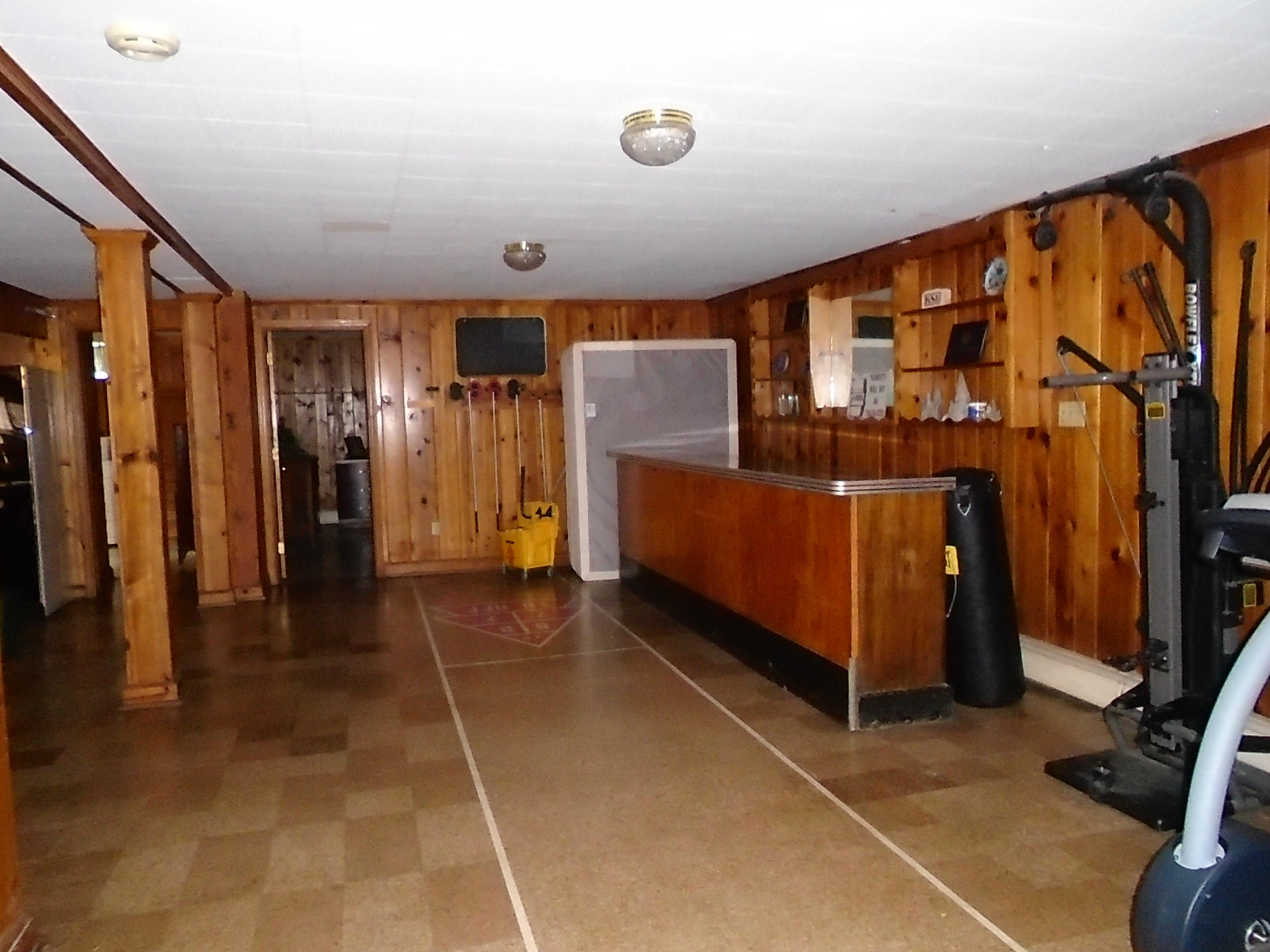 3107 Harmony Road Roanoke, VA 24018 - Photo 26 of 63 Rec rm w/bar area
