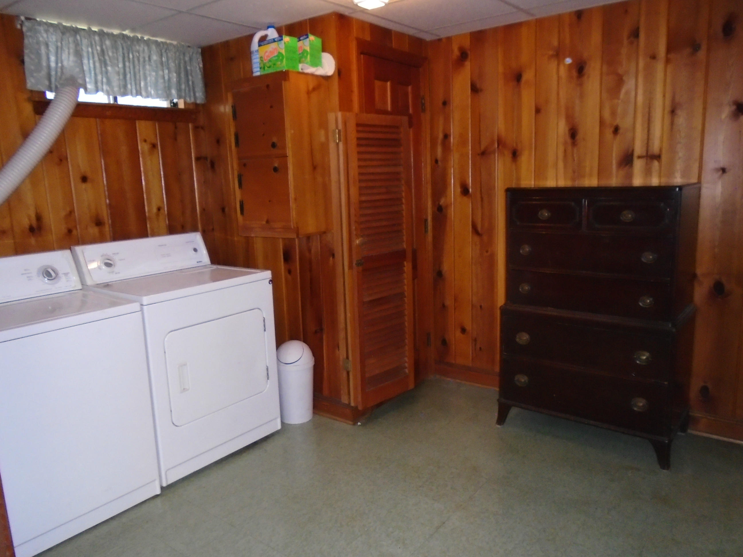 3107 Harmony Road Roanoke, VA 24018 - Photo 34 of 63 Laundry down