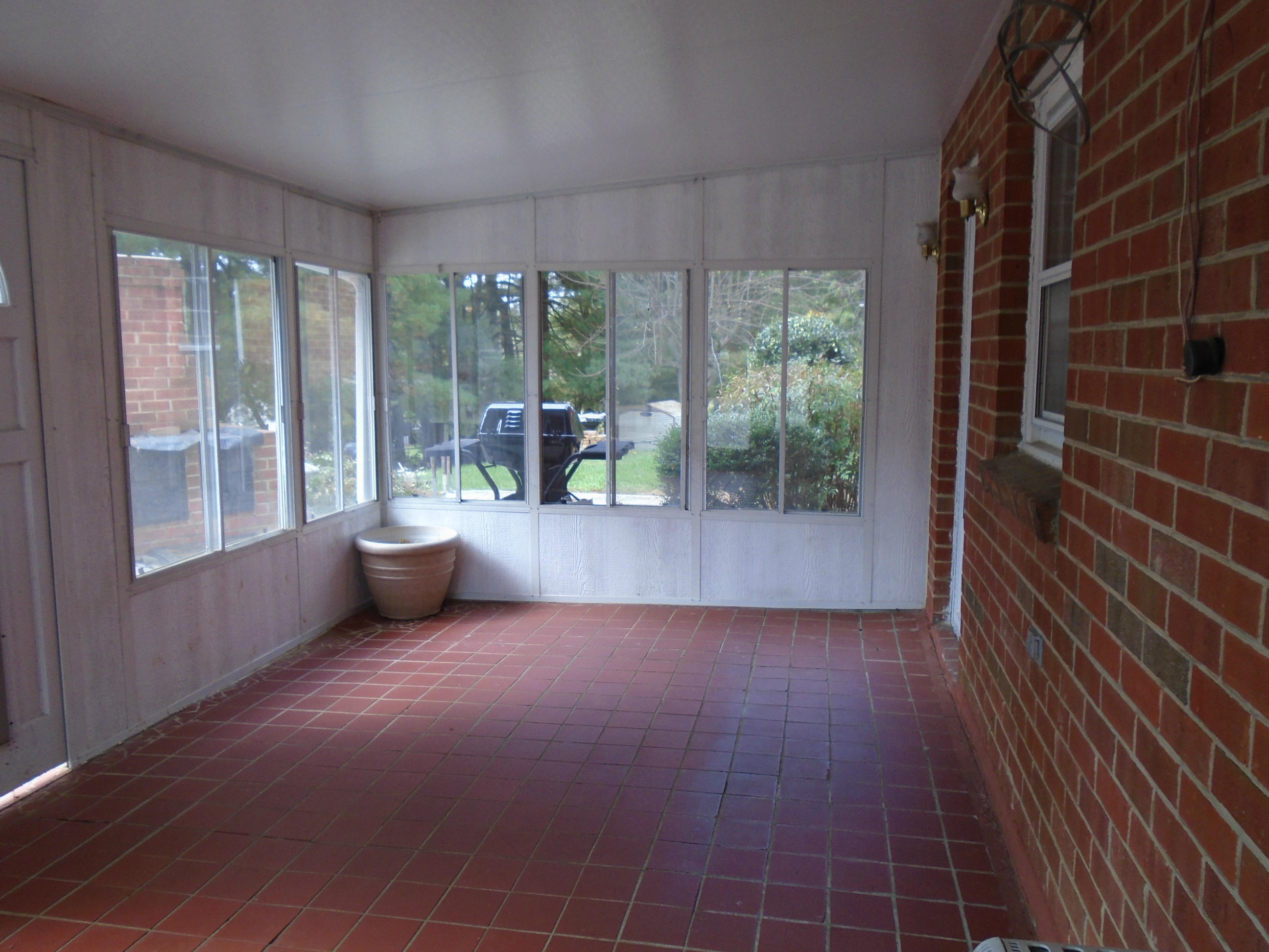 3107 Harmony Road Roanoke, VA 24018 - Photo 38 of 63 Sunroom down