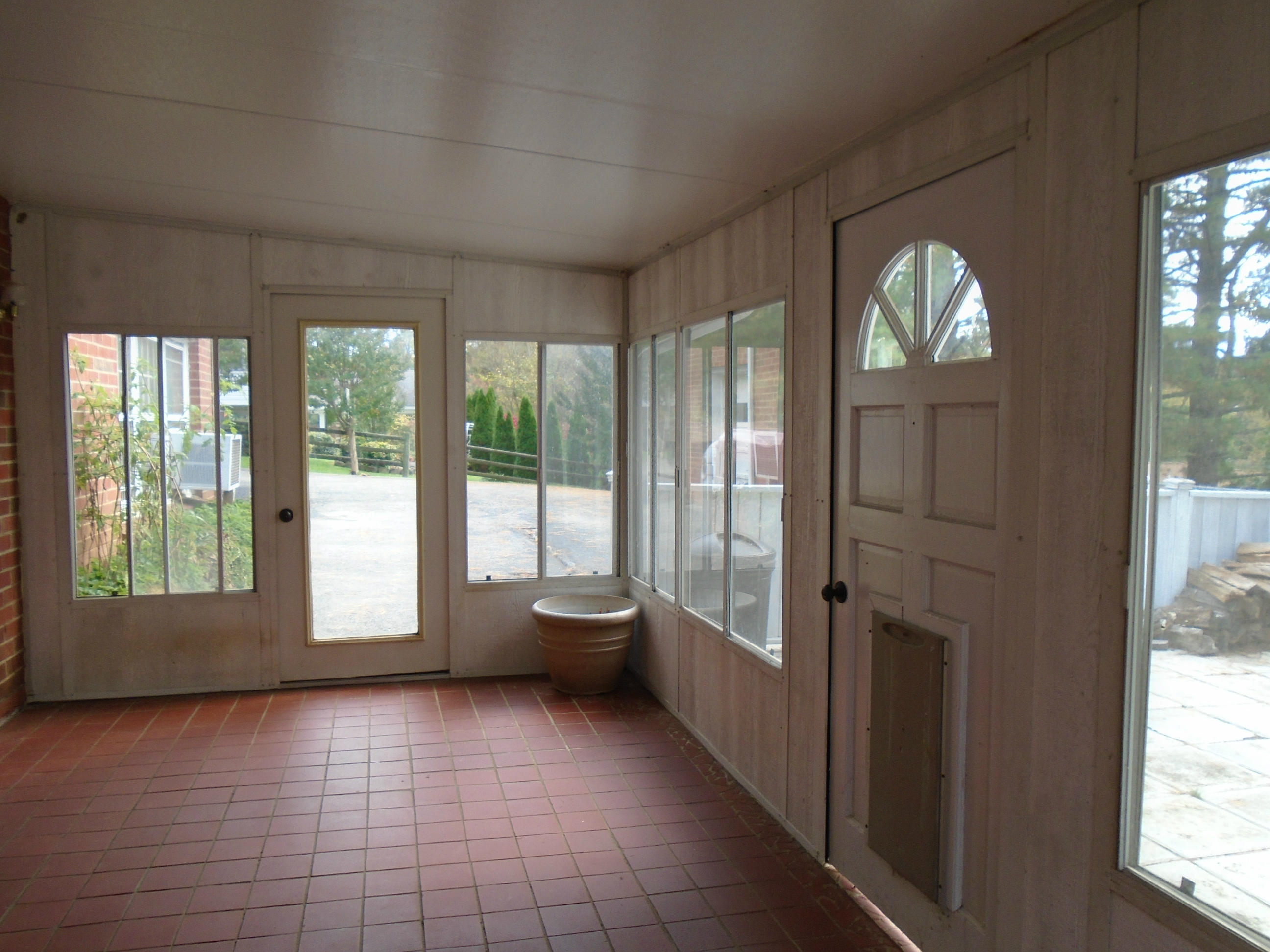 3107 Harmony Road Roanoke, VA 24018 - Photo 39 of 63 Sunroom down