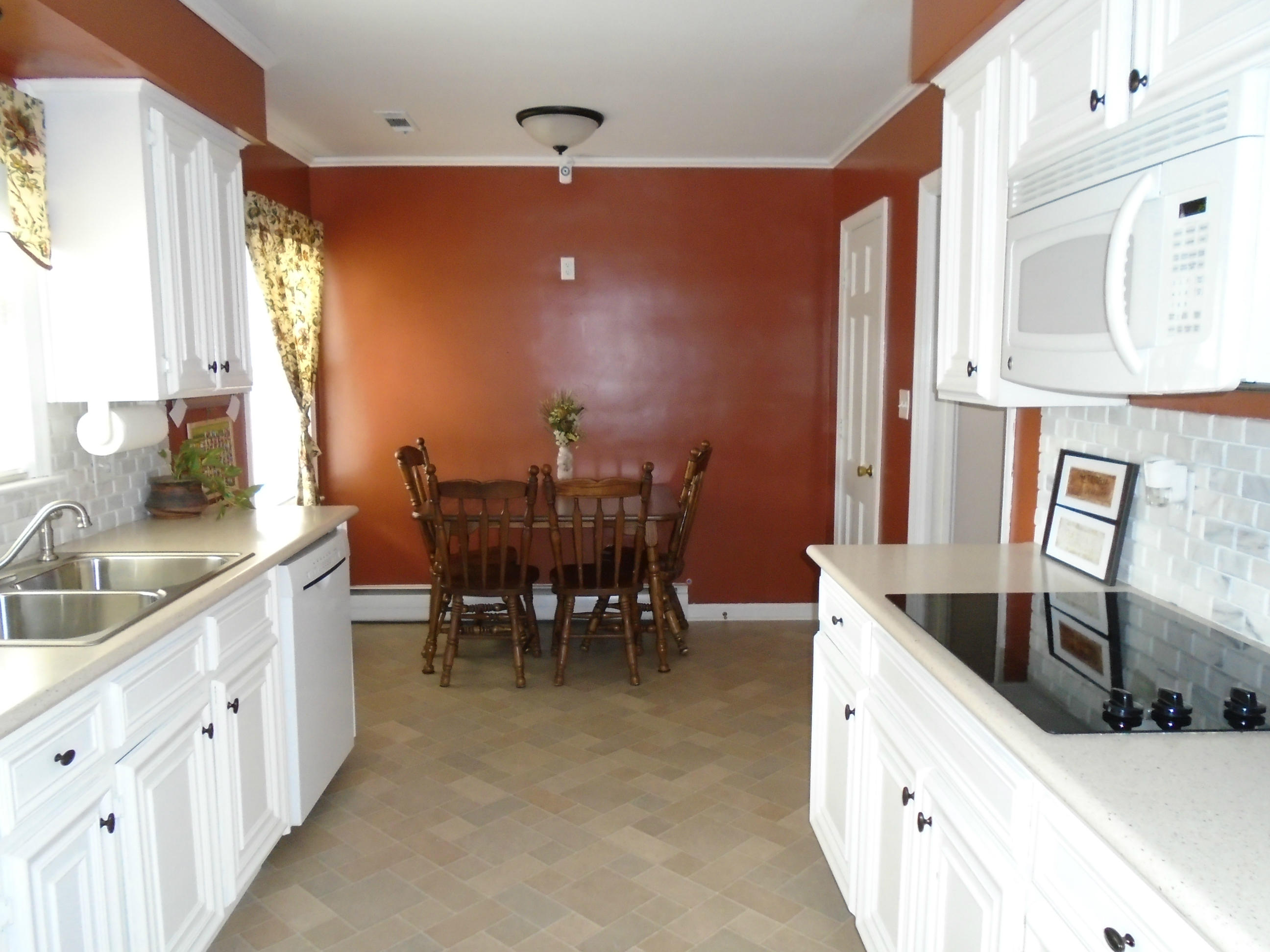 3107 Harmony Road Roanoke, VA 24018 - Photo 5 of 63 Eat in Kitchen