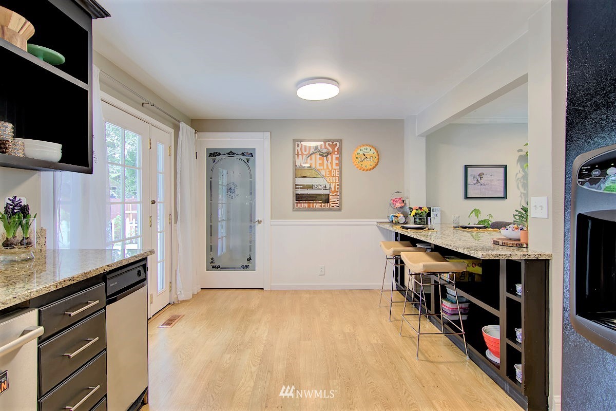 9304 Northeast 184th Place Bothell, WA 98011 - Photo 12 of 40 Gallery Image 12