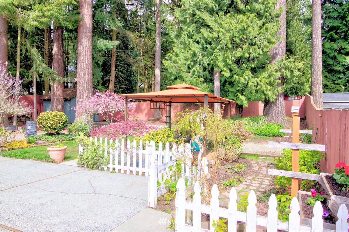 9304 Northeast 184th Place Bothell, WA 98011 - Photo 36 of 40 Gallery Image 36