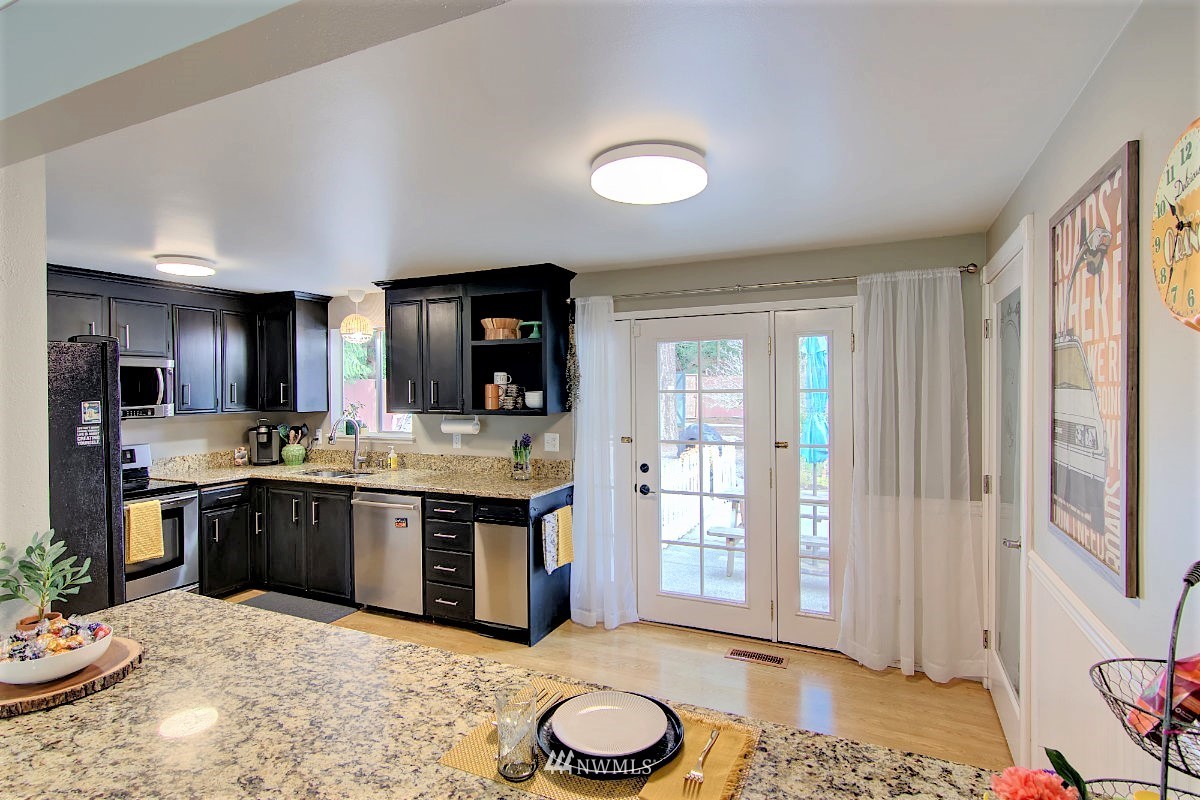9304 Northeast 184th Place Bothell, WA 98011 - Photo 9 of 40 Gallery Image 9
