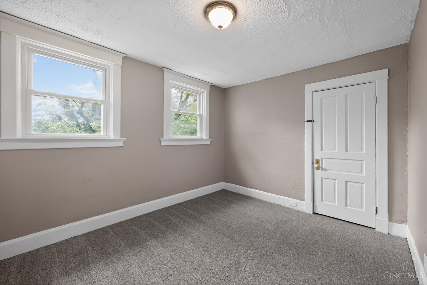 4938 Plainville Road Cincinnati, OH 45227 - Photo 16 of 34