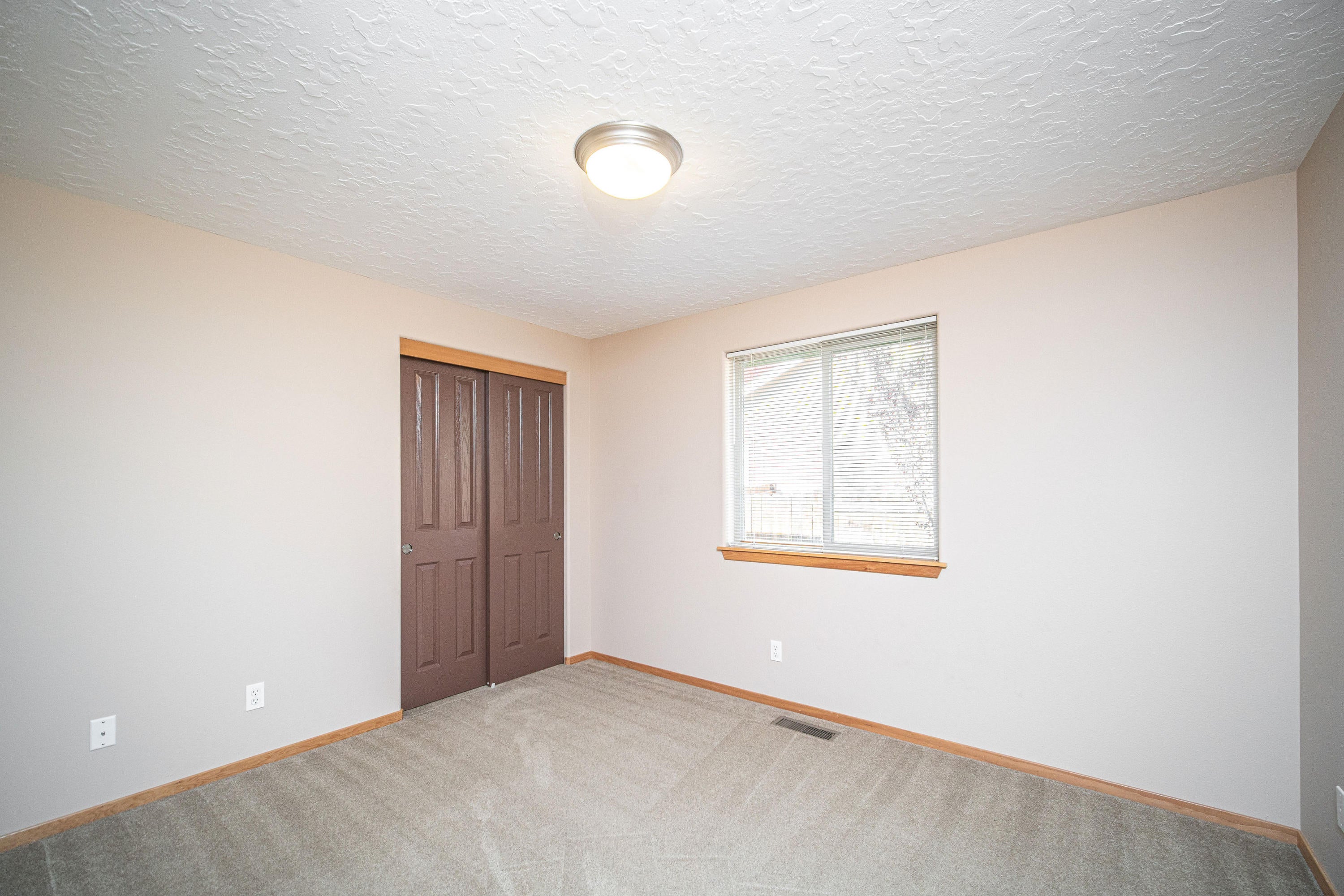 20585 Prospector Loop Bend, OR 97702 - Photo 15 of 21 Room One