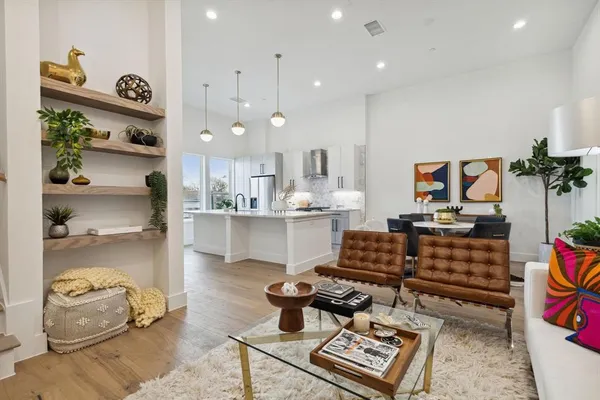 $3,400 | 4208 Live Oak Street, Unit 201, Dallas, TX 75204