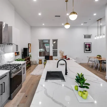 $3,400 | 4208 Live Oak Street, Unit 201, Dallas, TX 75204