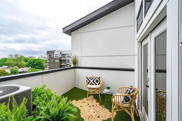 $3,400 | 4208 Live Oak Street, Unit 201, Dallas, TX 75204