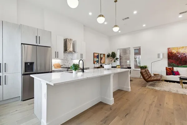 $3,400 | 4208 Live Oak Street, Unit 201, Dallas, TX 75204