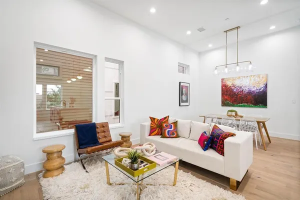 $3,400 | 4208 Live Oak Street, Unit 201, Dallas, TX 75204