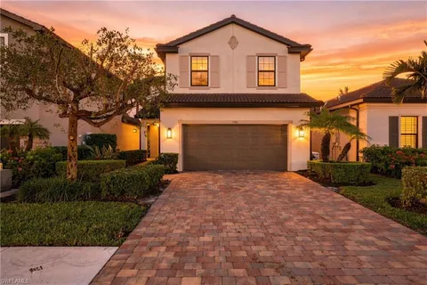 $899,999 | 7186 Wilton Drive North, Naples, FL 34109