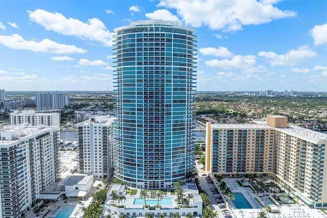 $2,610,000 | 2711 South Ocean Drive, Unit 1202, Hollywood, FL 33019