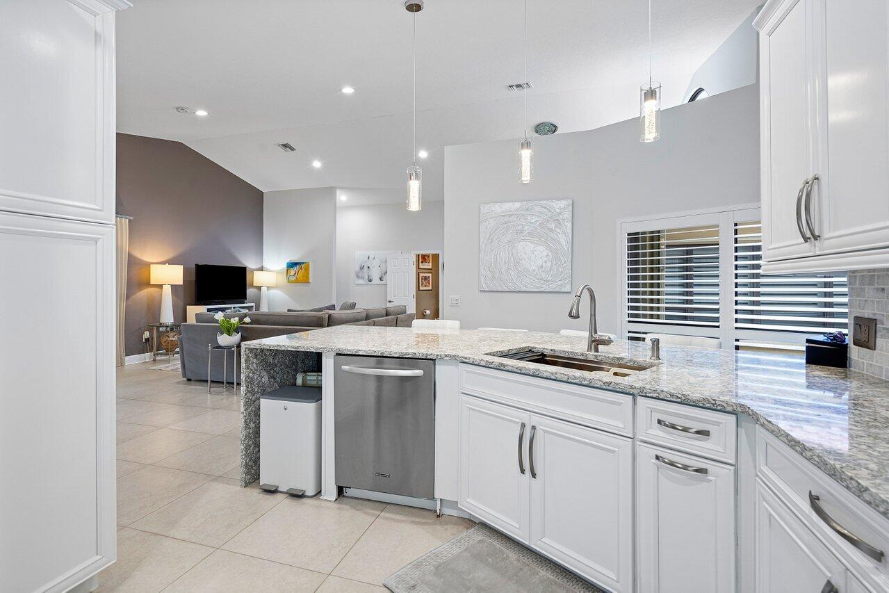 22600 Esplanada Circle Boca Raton, FL 33433 - Photo 12 of 49 Kitchen