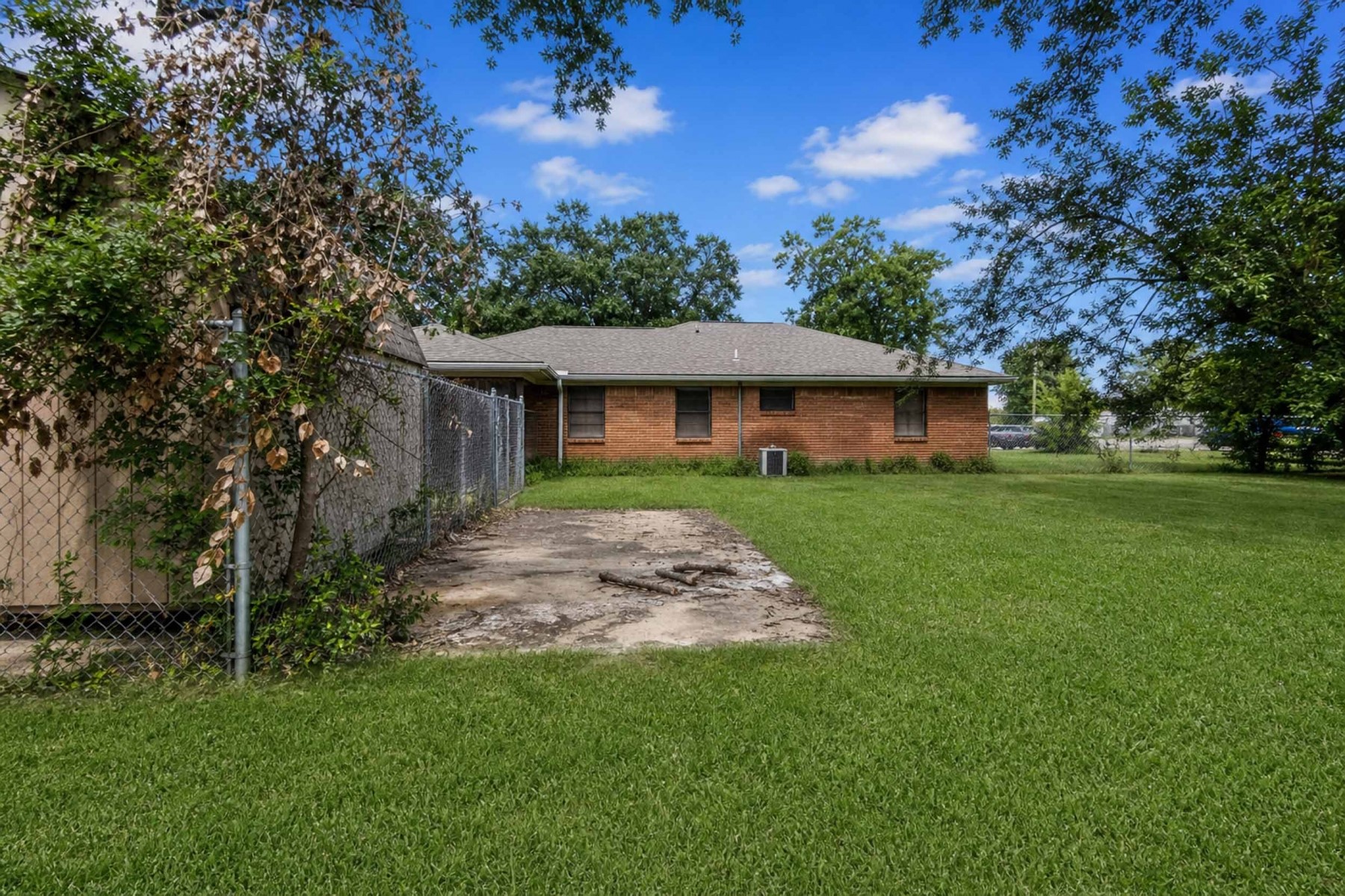 2926 Beverly Road Pasadena, TX 77503 - Photo 22 of 23 Back yard with space for add ons.