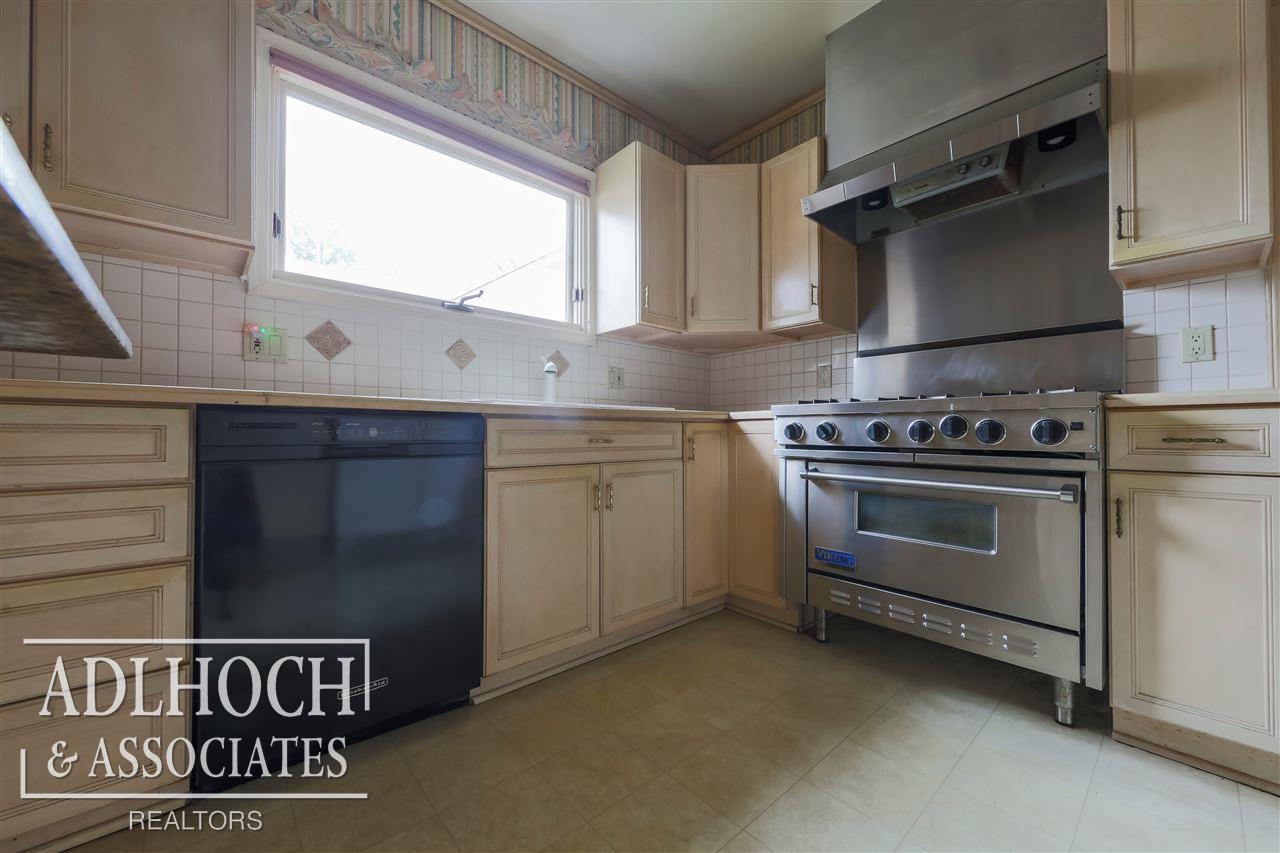943-45 Harcourt Road Grosse Pointe, MI 48230 - Photo 10 of 16 31321513-9.JPG