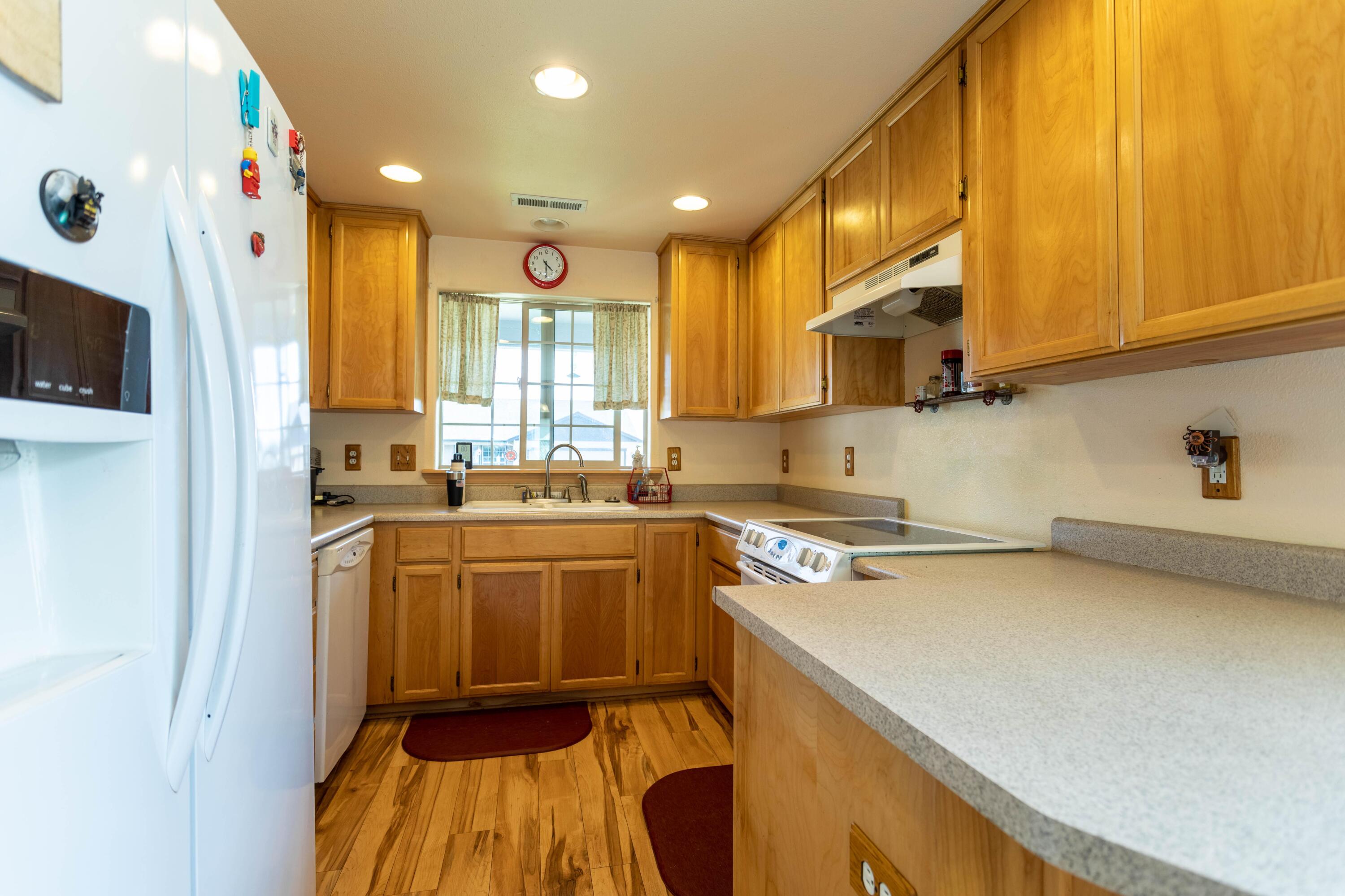 609 Karic Way Eagle Point, OR 97524 - Photo 4 of 19 4