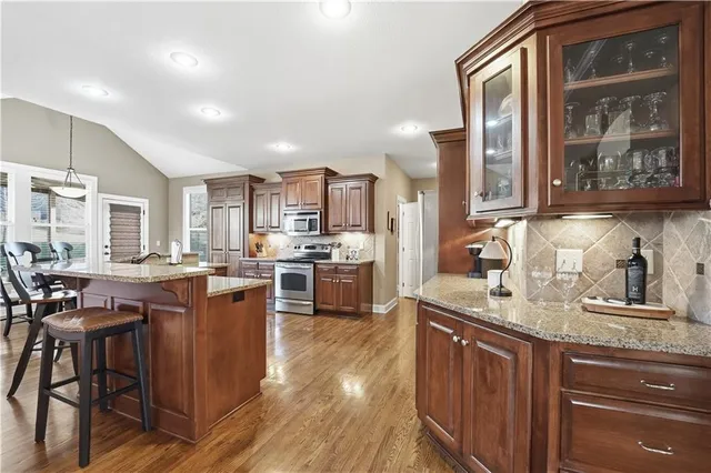 $550,000 | 10229 Avalon, Kansas City, MO 64154