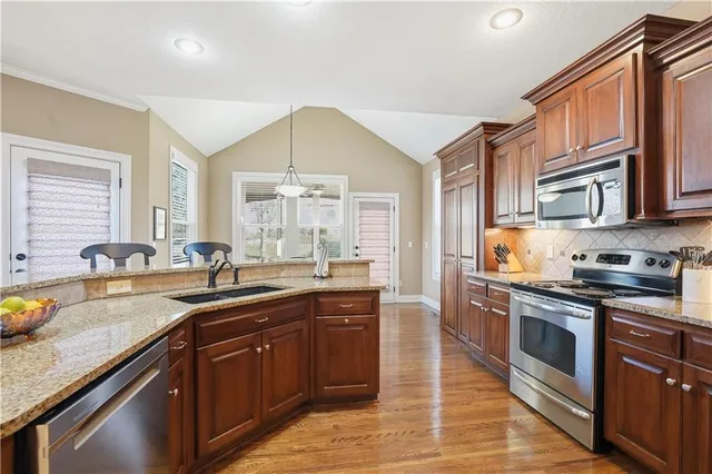 $550,000 | 10229 Avalon, Kansas City, MO 64154