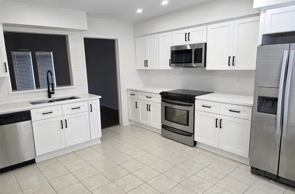 $2,200 | 1864 South Gessner Road, Houston, TX 77063