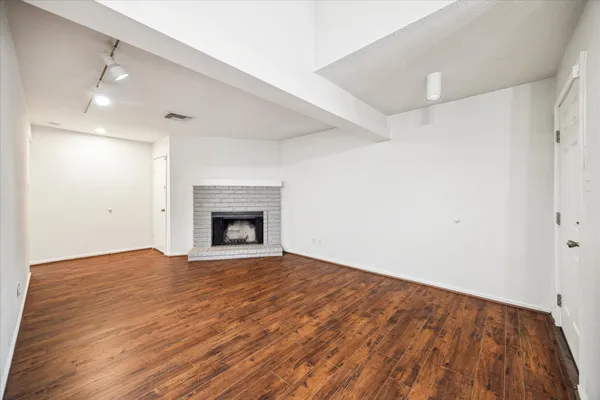 $2,200 | 1864 South Gessner Road, Houston, TX 77063