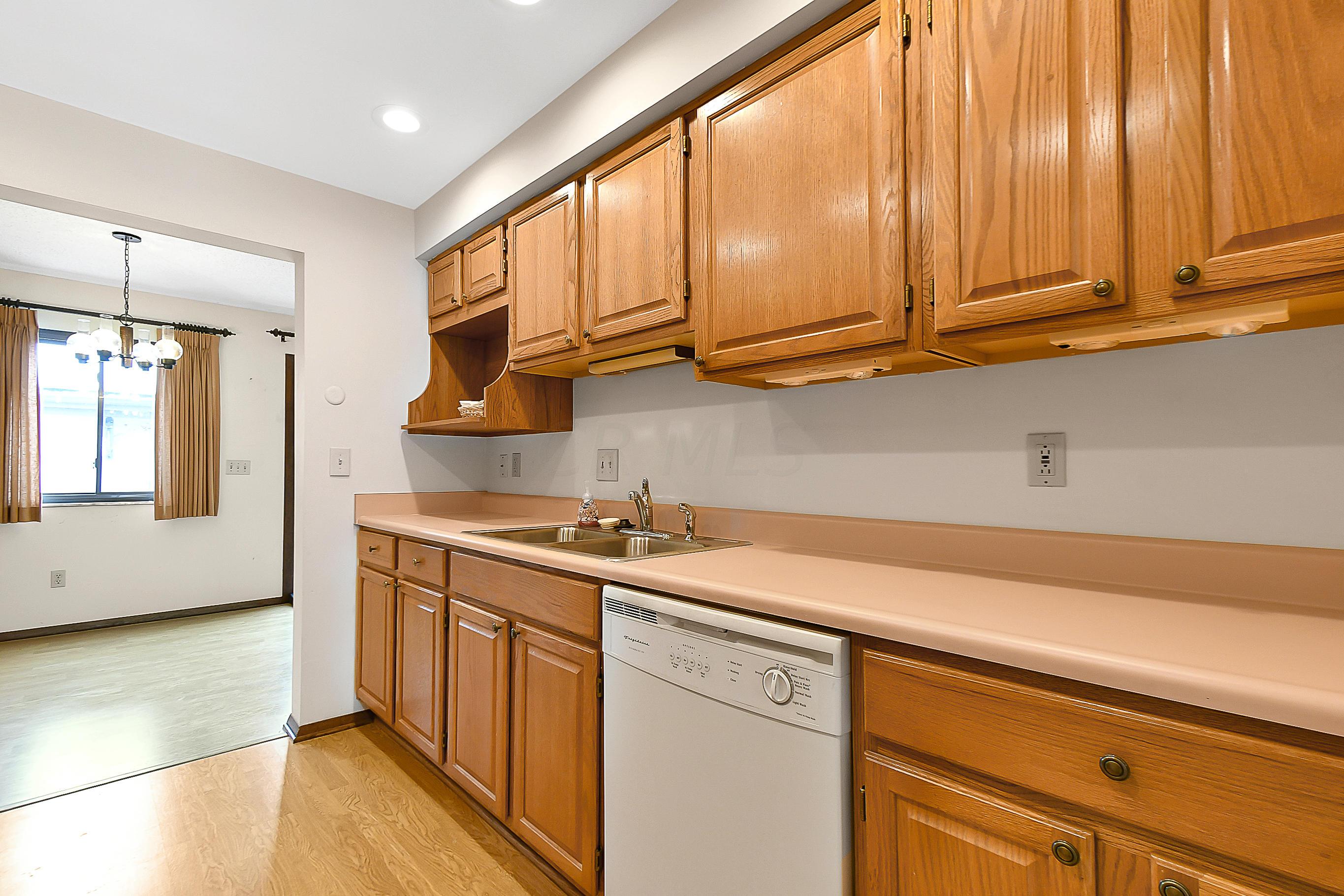 6287 Rutherford Place, Unit B Columbus, OH 43213 - Photo 8 of 36 Gallery Image 8