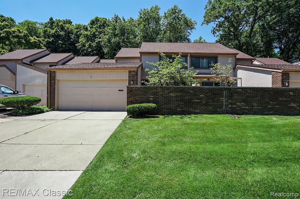 23205 Farmington Road Farmington, MI 48336 - Photo 1 of 34