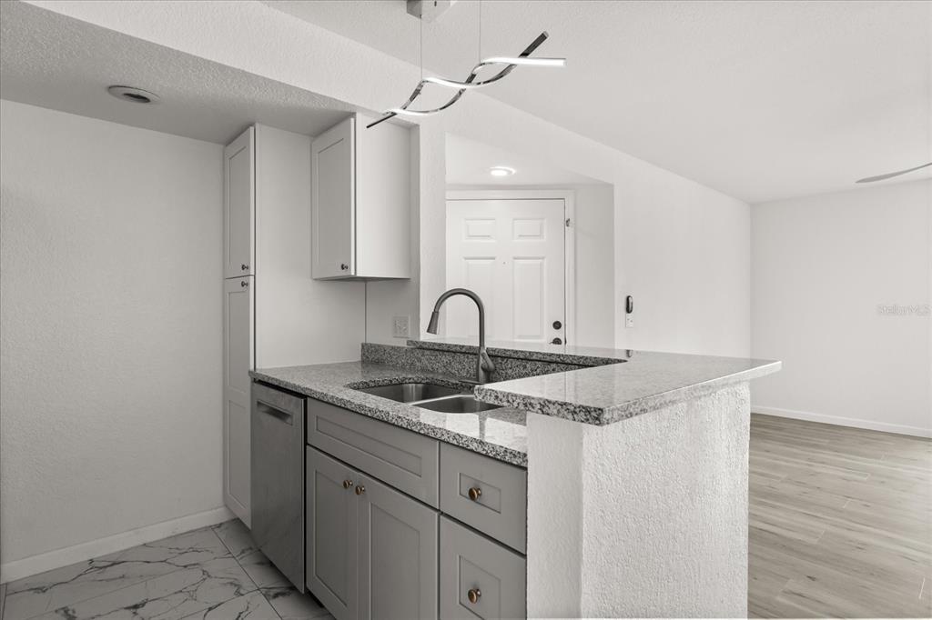 5168 Conroy Road, Unit 25 Orlando, FL 32811 - Photo 8 of 26