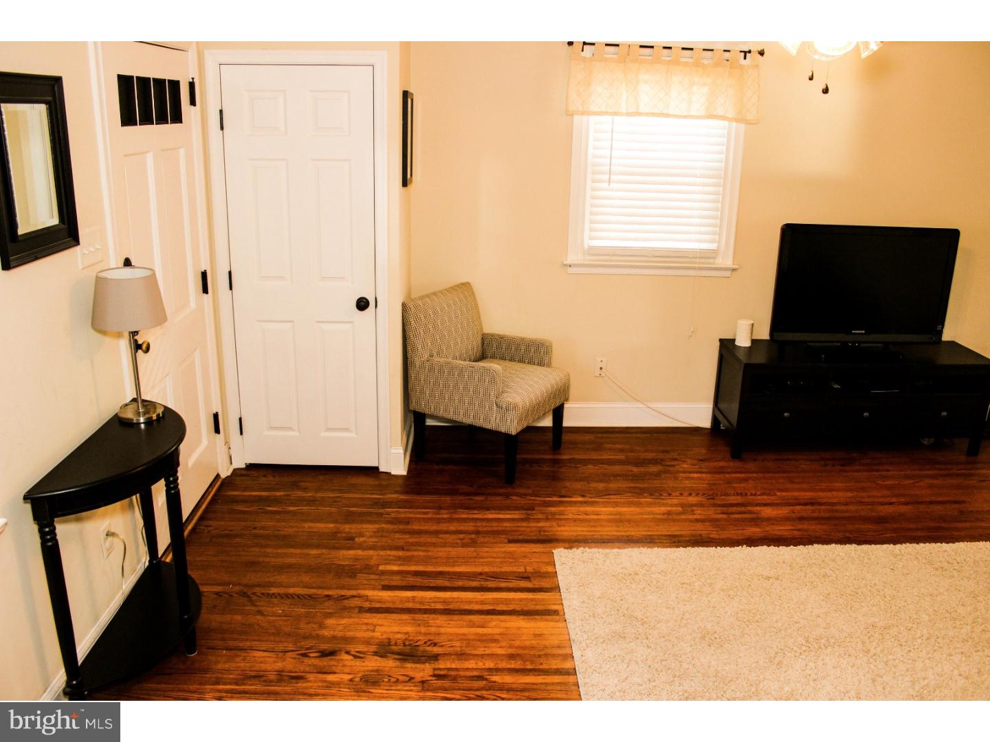 4060 Lasher Road Drexel Hill, PA 19026 - Photo 6 of 20 Living Room