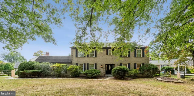 $1,190,000 | 8300 Bells Mill Road, Potomac, MD 20854