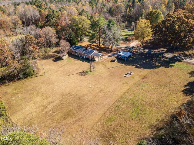 a view of a yard with a tree