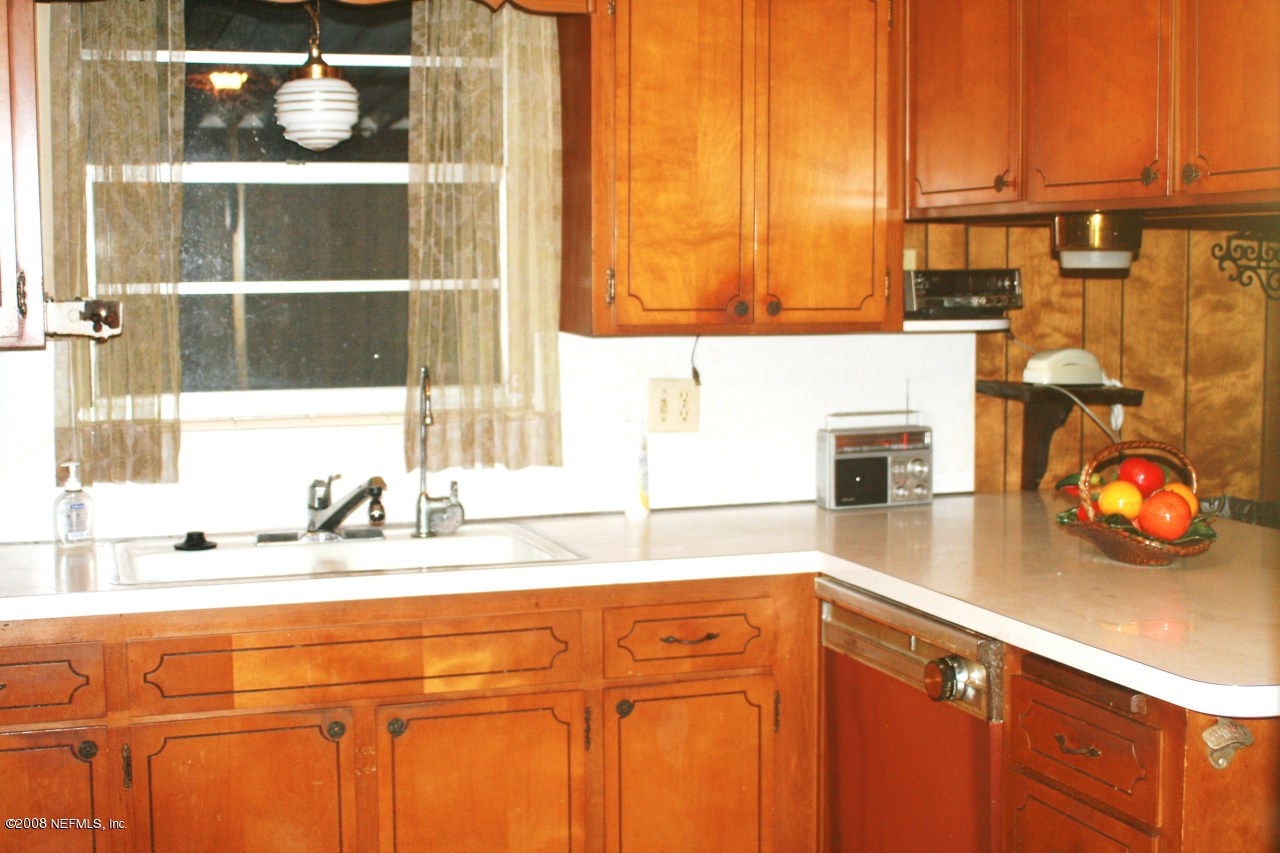 8547 Vermanth Road Jacksonville, FL 32211 - Photo 9 of 19 KITCHEN