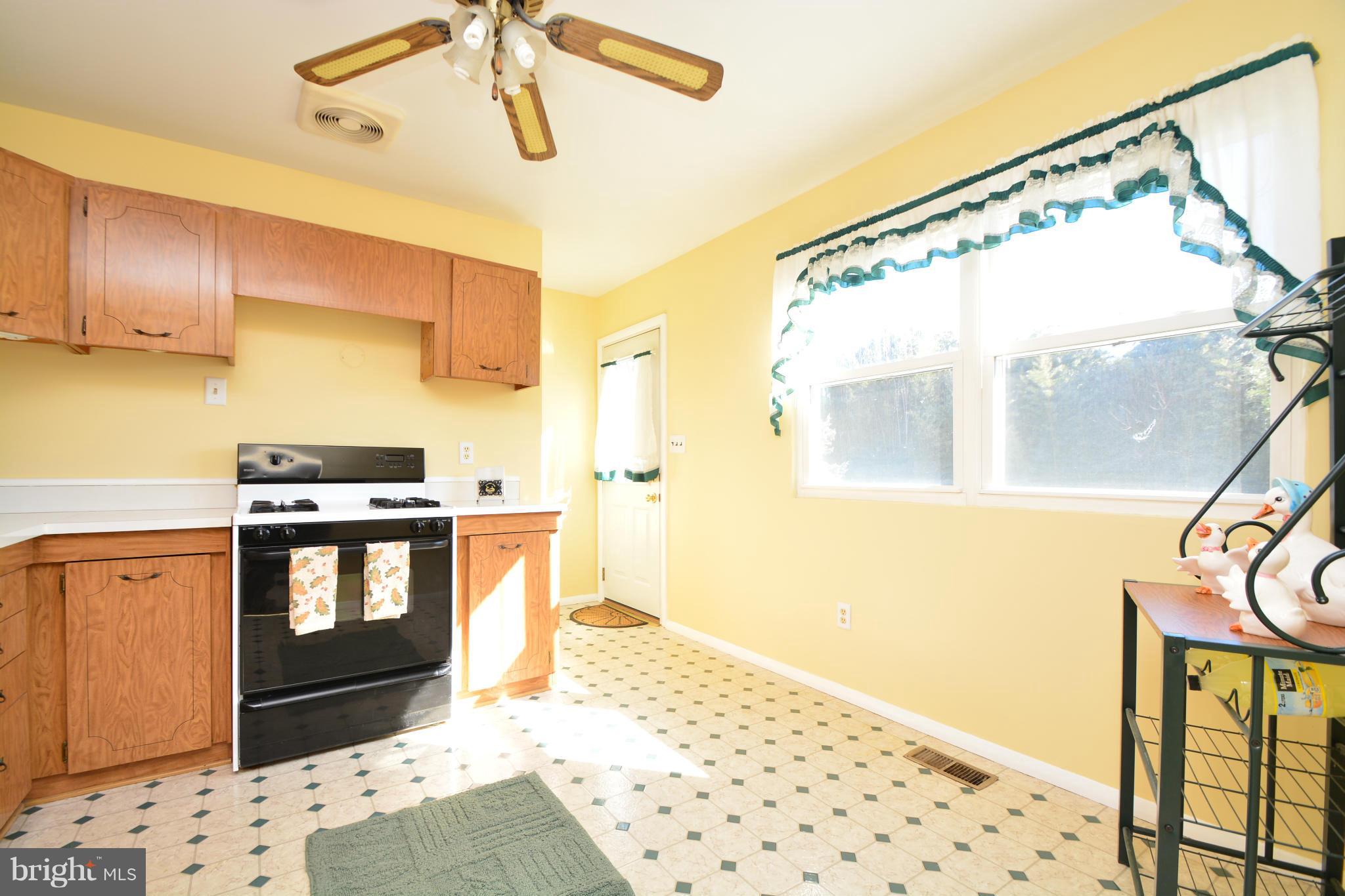 9203 Sandra Park Road Perry Hall, MD 21128 - Photo 8 of 19 Kitchen