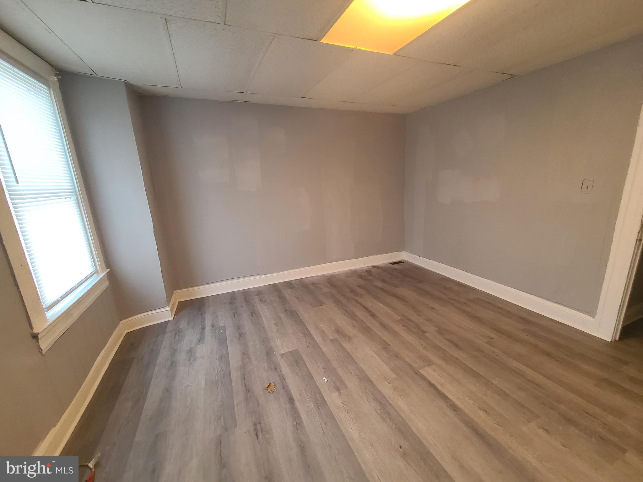 404 North Franklintown Road Baltimore, MD 21223 - Photo 5 of 46