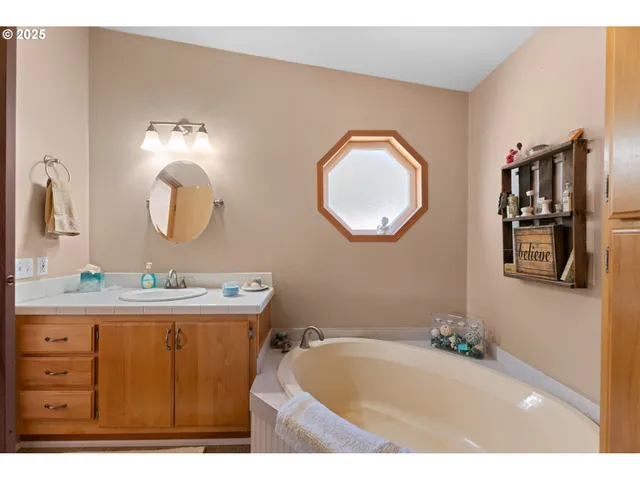 $799,000 | 18863 South Ring Crest Drive, Mulino, OR 97042