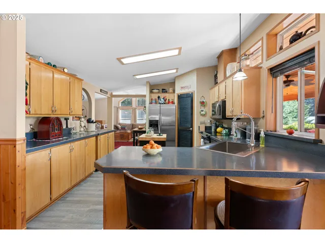 $799,000 | 18863 South Ring Crest Drive, Mulino, OR 97042