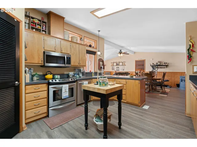 $799,000 | 18863 South Ring Crest Drive, Mulino, OR 97042