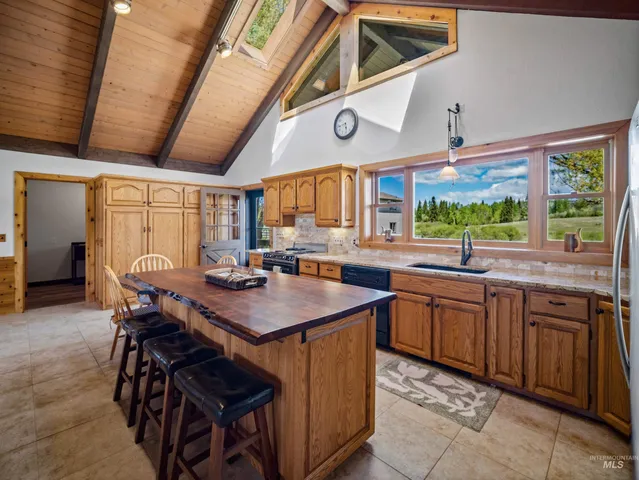 $2,600,000 | 56922 South S Highway, Harrison, ID 83833