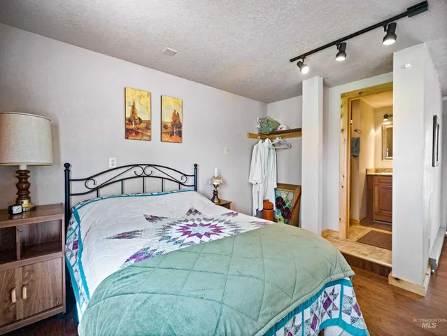 $2,600,000 | 56922 South S Highway, Harrison, ID 83833