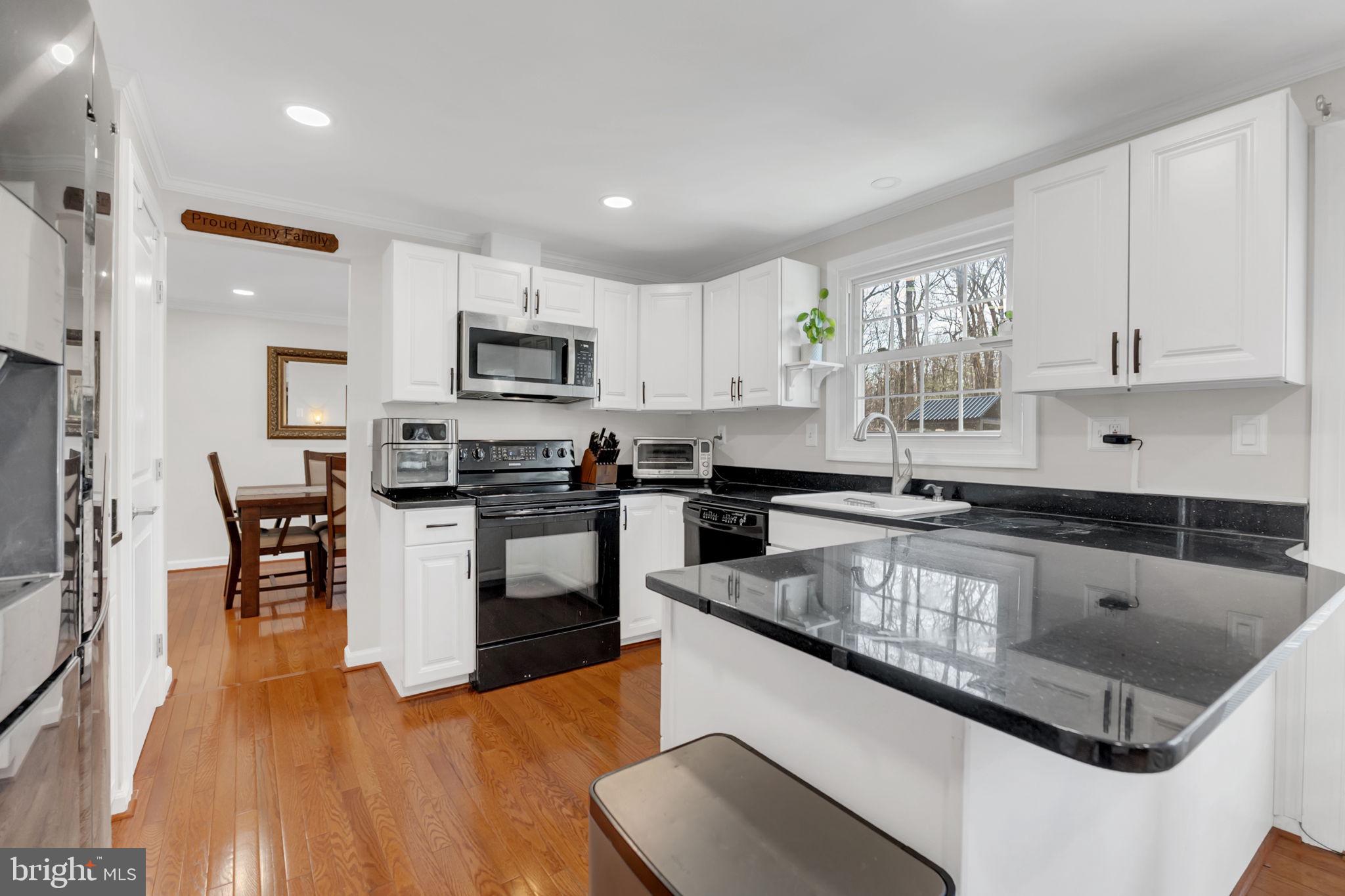 8271 Raindrop Way Springfield, VA 22153 - Photo 13 of 31