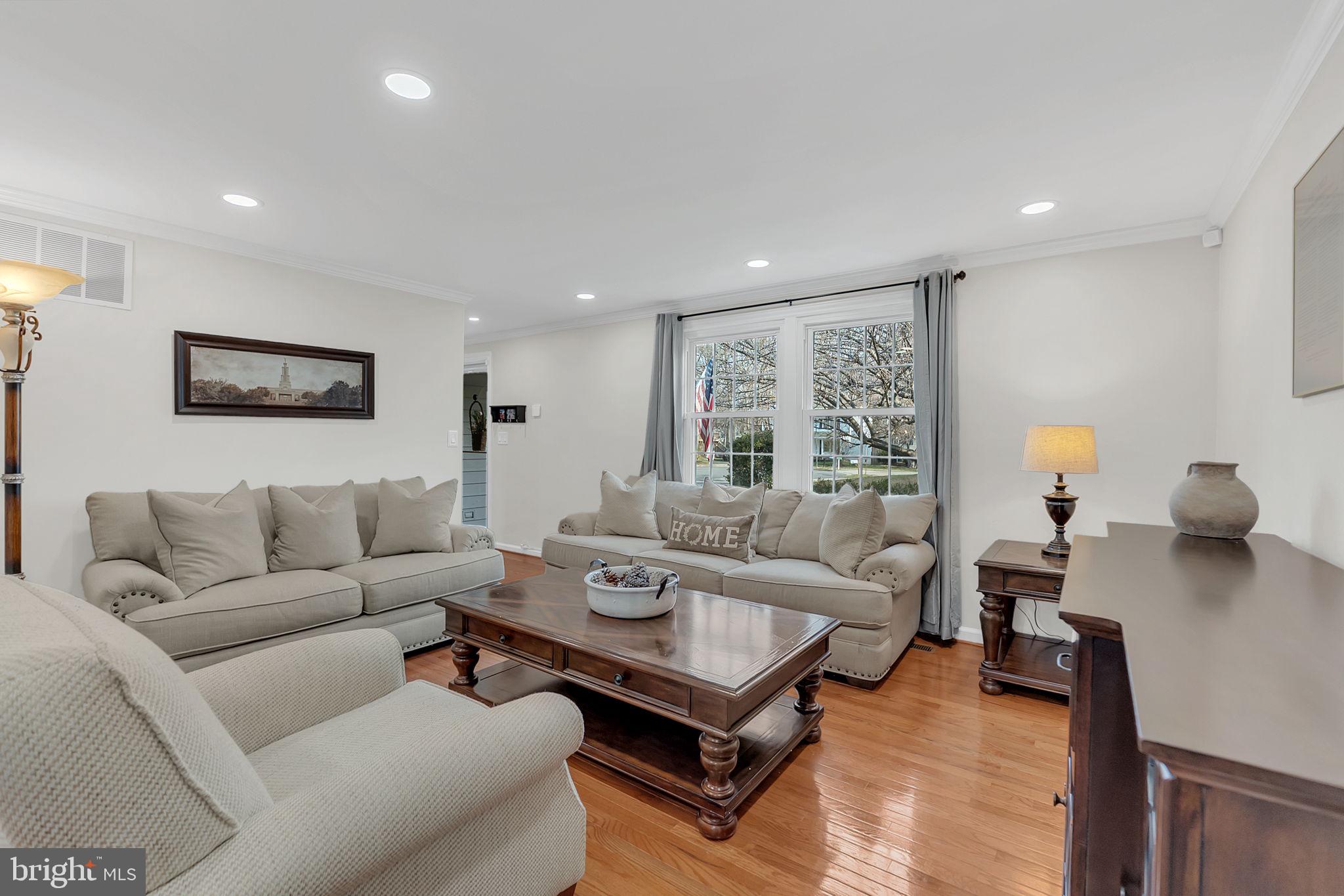 8271 Raindrop Way Springfield, VA 22153 - Photo 5 of 31