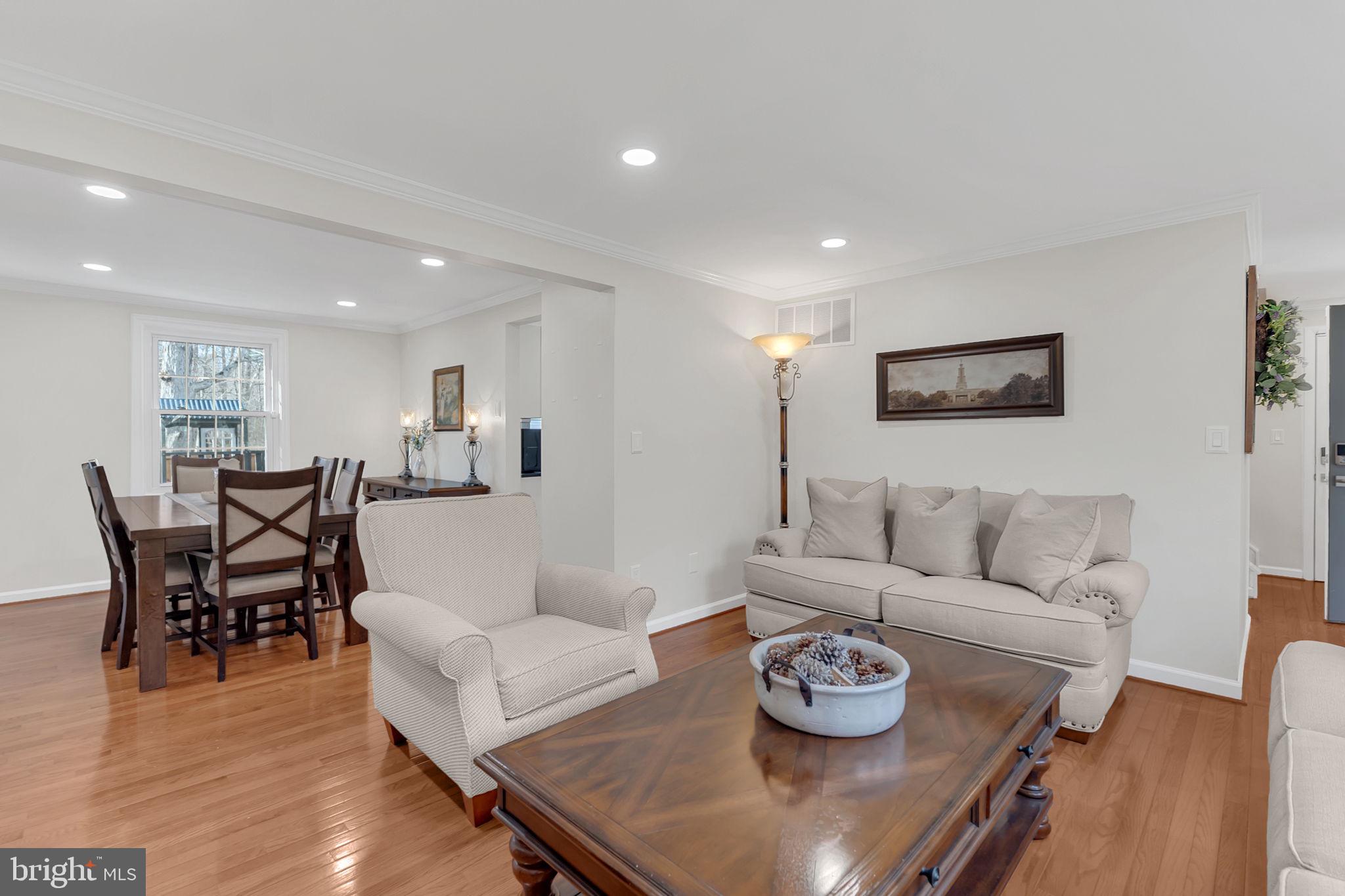 8271 Raindrop Way Springfield, VA 22153 - Photo 6 of 31