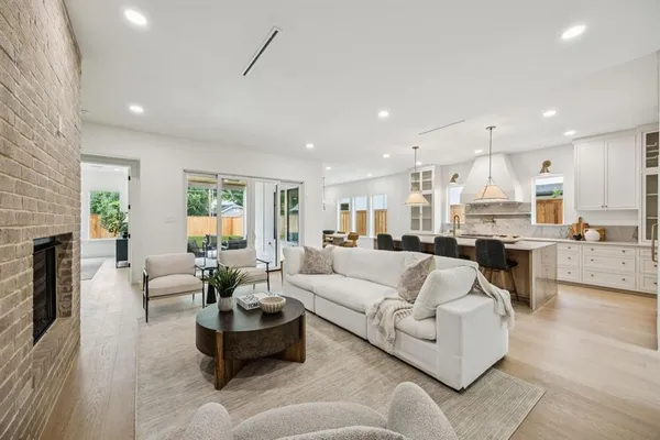 $1,995,000 | 6244 Richmond Avenue, Dallas, TX 75214